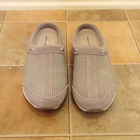 Gray Clogs 👞 - Picture 3 of 5